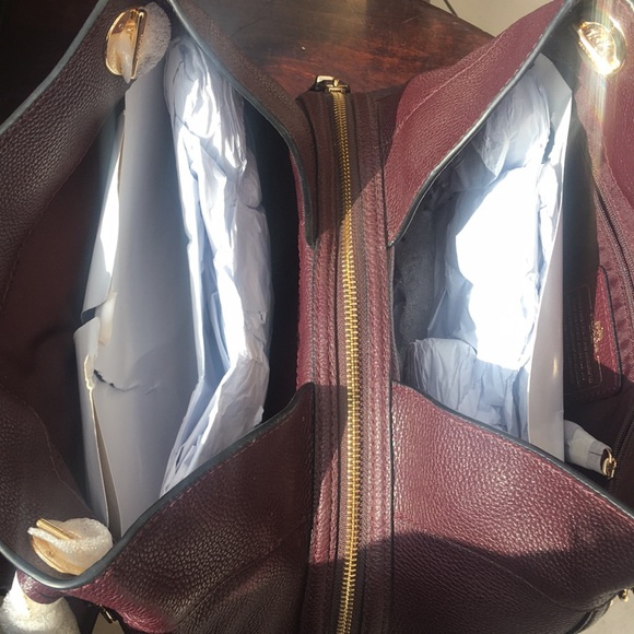 Authentic Coach Oxblood Pebble Turnlock Edie Purse - Picture 4 of 4